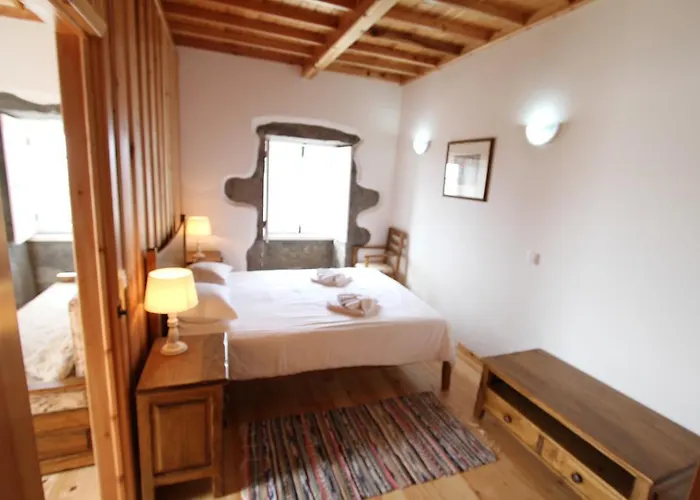 Holiday home Casa Branca Da Chamine Cinco Ribeiras